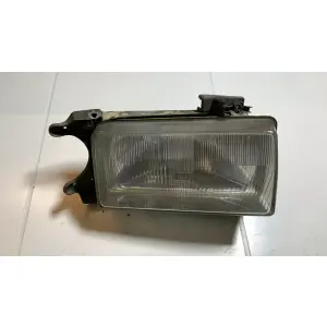 Phare avant gauche Audi 80 BOSCH 0301064122  