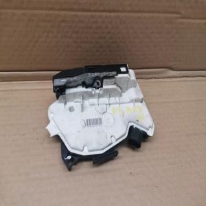 Serrure gache porte avant droite passager Volkswagen Scirocco ref  5N1837016C
