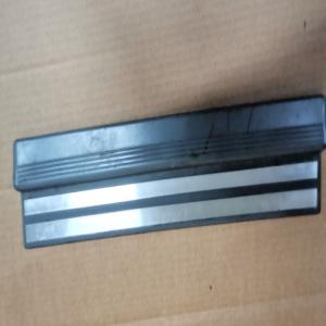 SEUIL DE PORTE Avant DROIT MERCEDES  W210 REF 2106800136