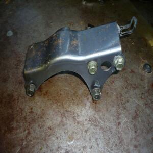 support moteur avant suzuki dr 125 1994 a 2002