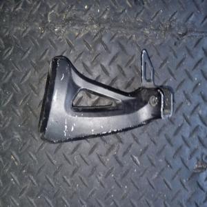 Suzuki SV 650 99/02 - Platine repose Pied Arrière Gauche passager  svs