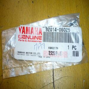 vis yamaha 92014-06025 tdm 900 fzs 1000 fazer fjr 1300 vmax 1200 yzf r6