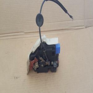 VOLKSWAGEN GOLF 5 GACHE SERRURE DE PORTE AVANT GAUCHE CONDUCTEUR