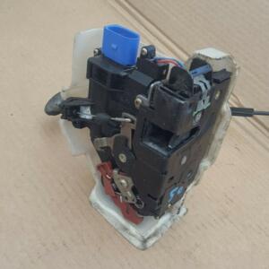 VOLKSWAGEN GOLF 5 GACHE SERRURE DE PORTE AVANT GAUCHE CONDUCTEUR