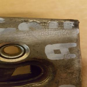 VW Golf II 2 gache serrure porte avant droit passager  191837016C