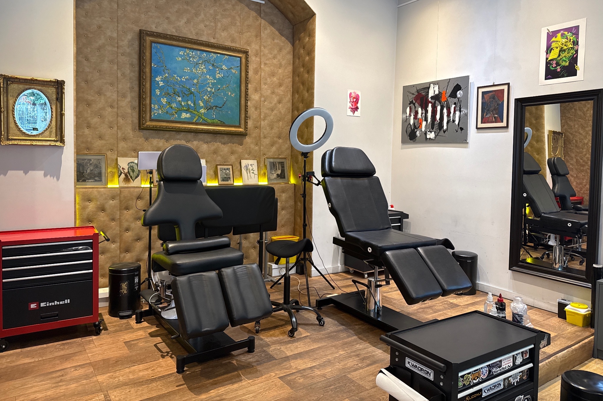 Poste professionnel — Tattoo / Piercing — photo 2