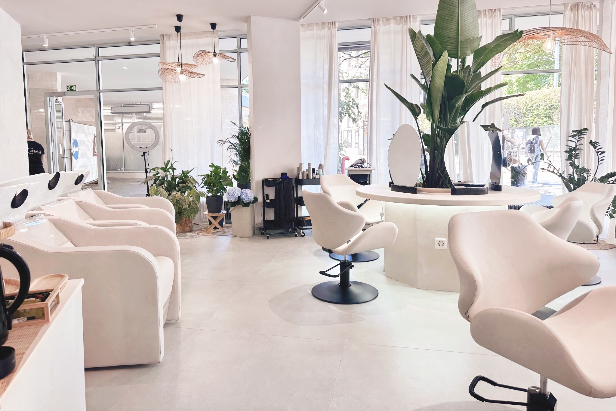 Poste de coiffure — Gare Cornavin — photo 1