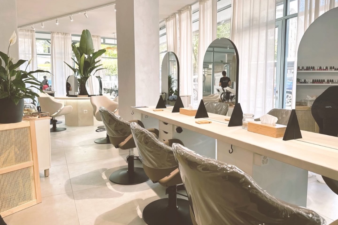 Poste de coiffure équipé — Gare Cornavin — photo 2