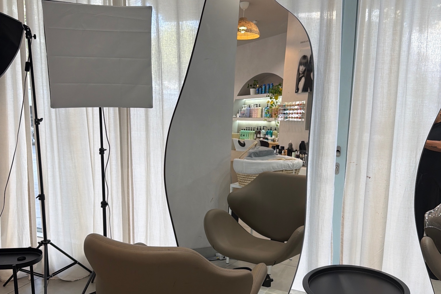 Poste de coiffure — Gare Cornavin — photo 3