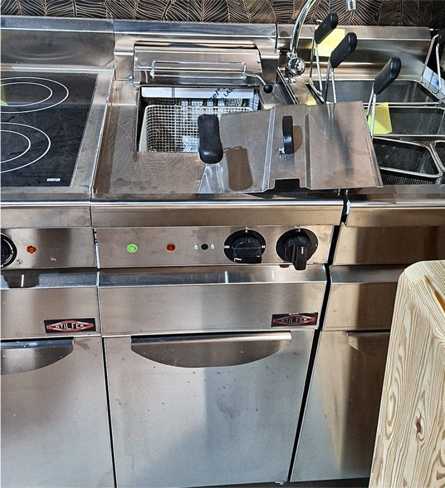 Friteuse électrique sur coffre