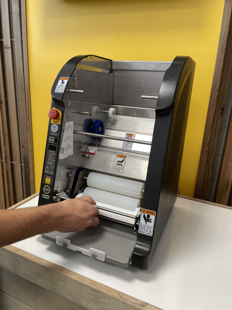ASM865CE machine can be dismantled for easy cleaning to guarantee food hygiene and safety