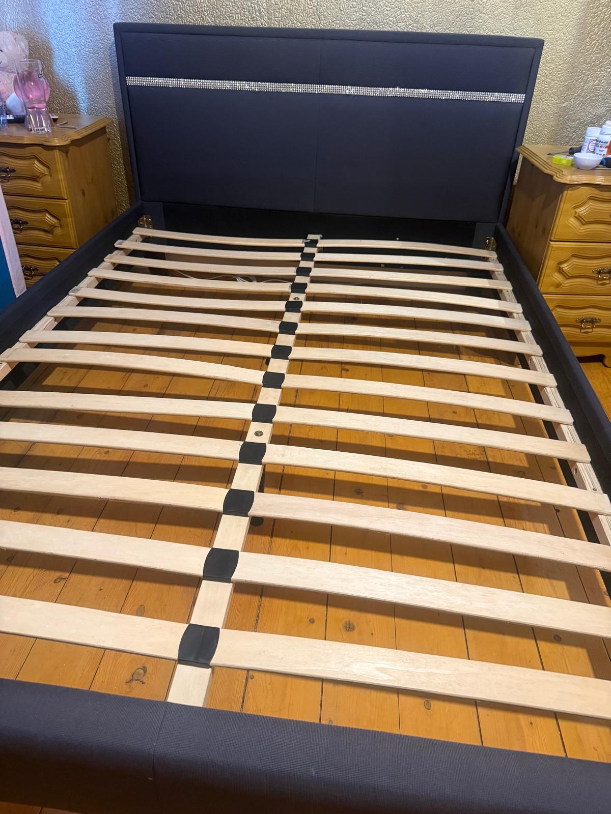 Cama de casal para doação