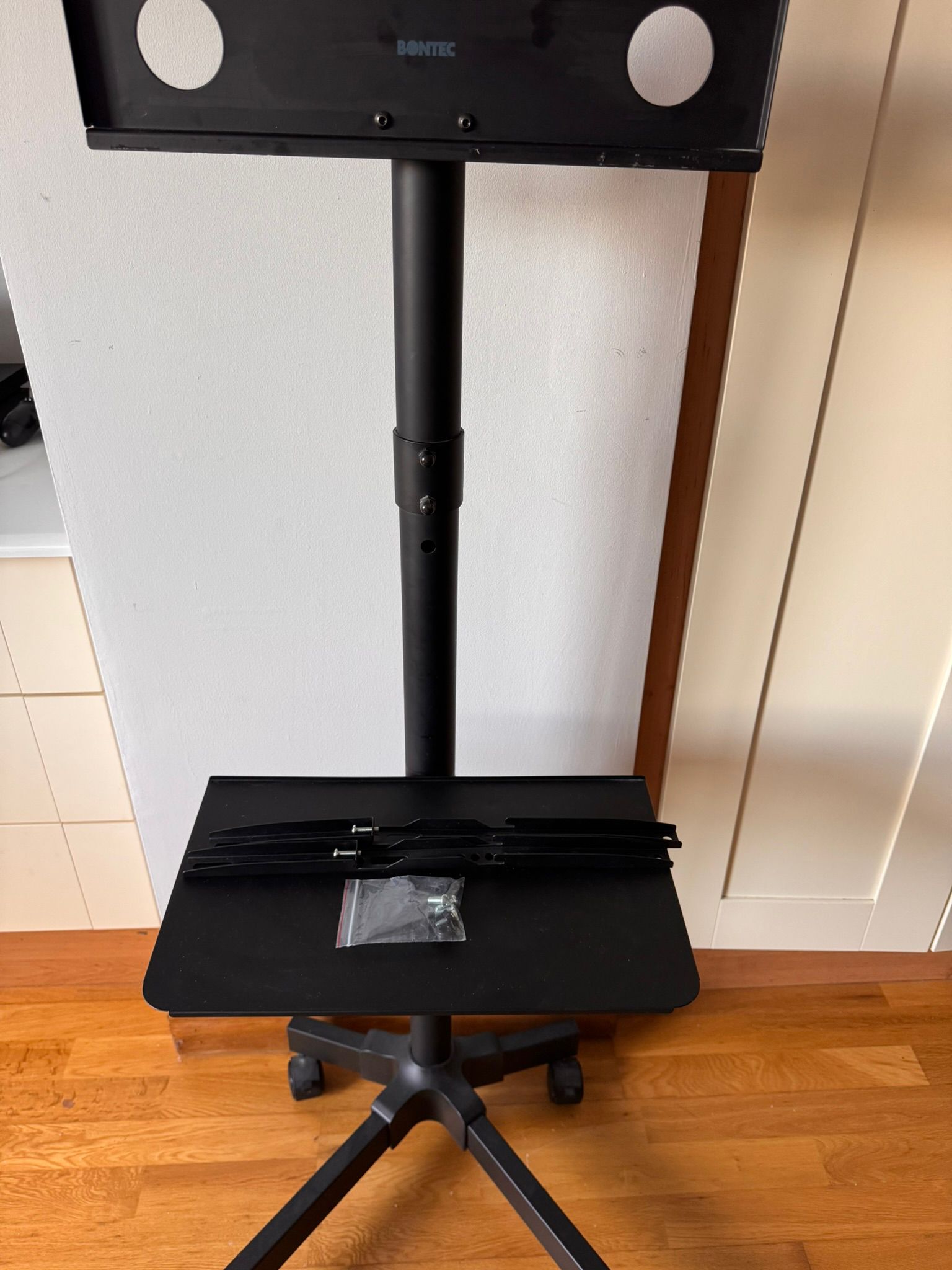 Doação de suporte de TV, monitor e laptop