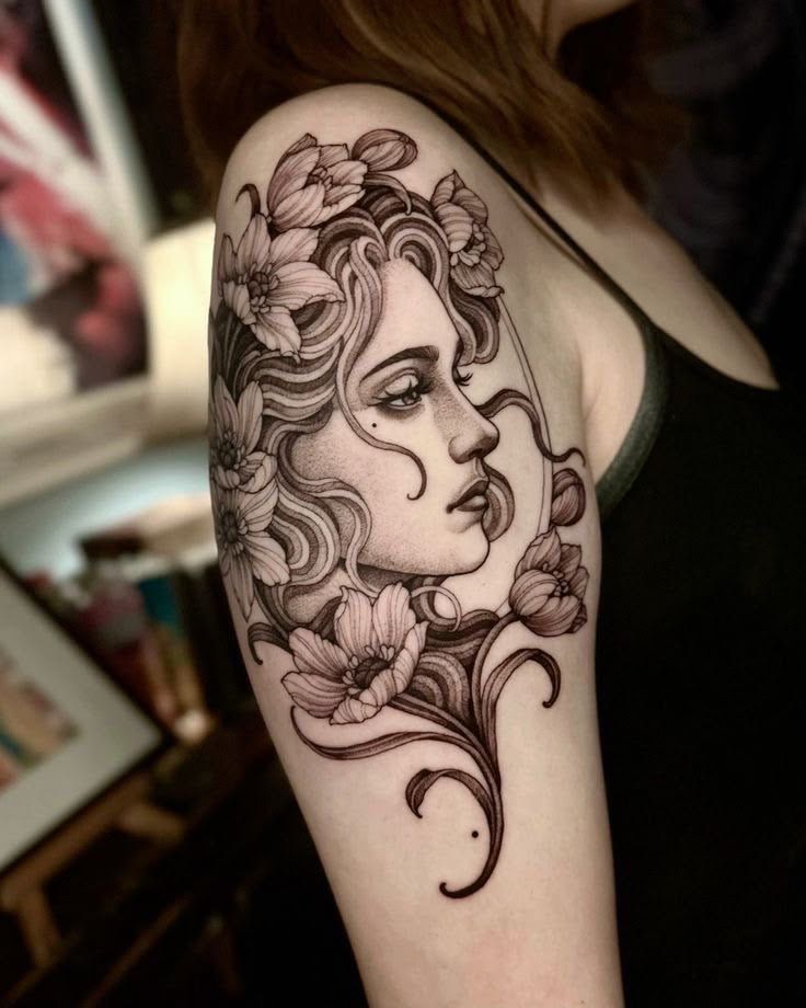 Tatuagem autoral em tamanho grande