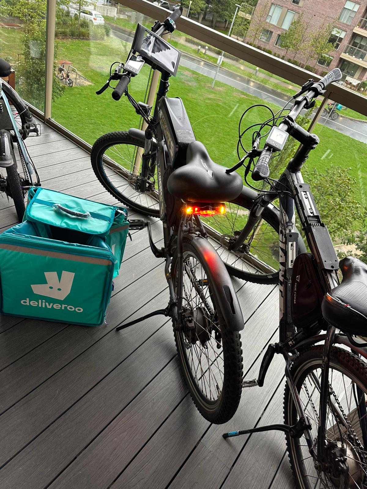 Bike elétrica Deliveroo disponível