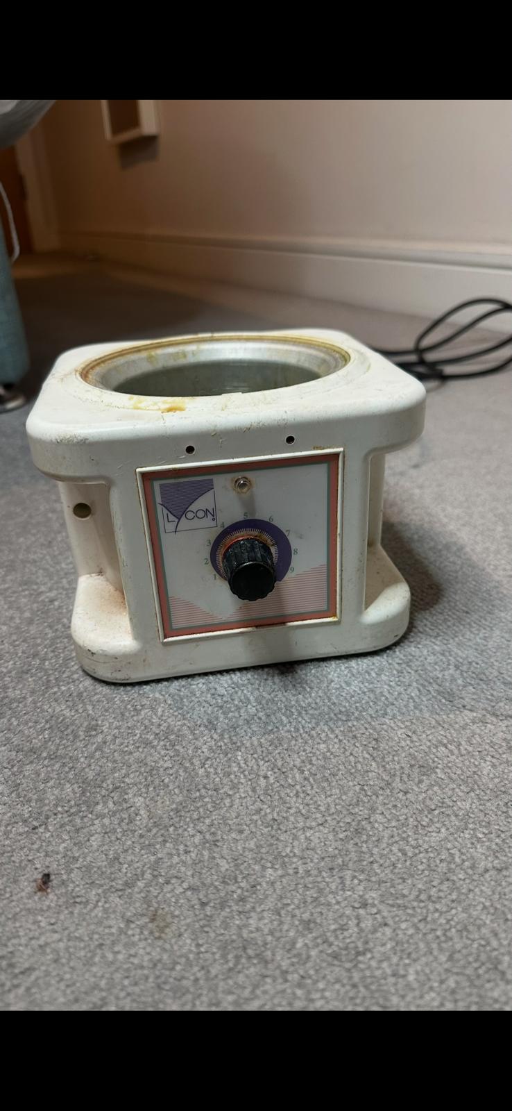 Aquecedor profissional de cera LYCON usado