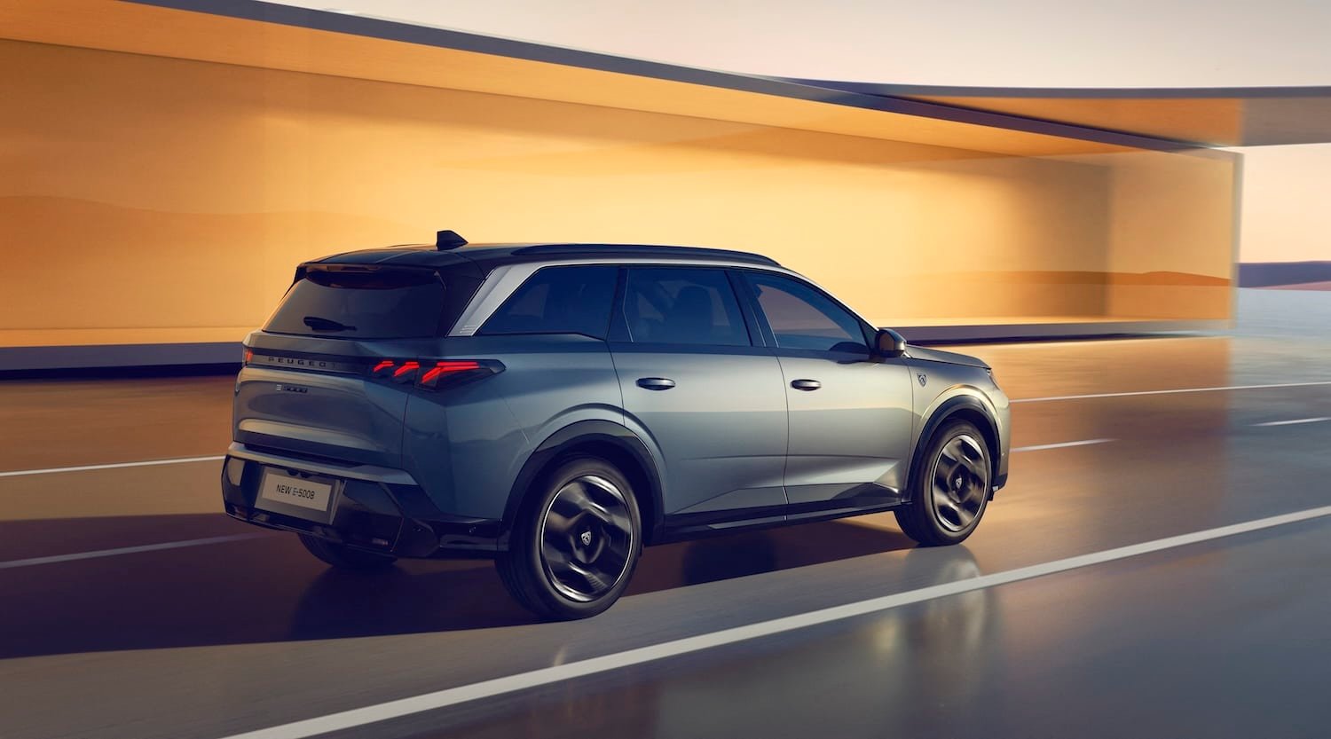 Véhicule Peugeot E-5008