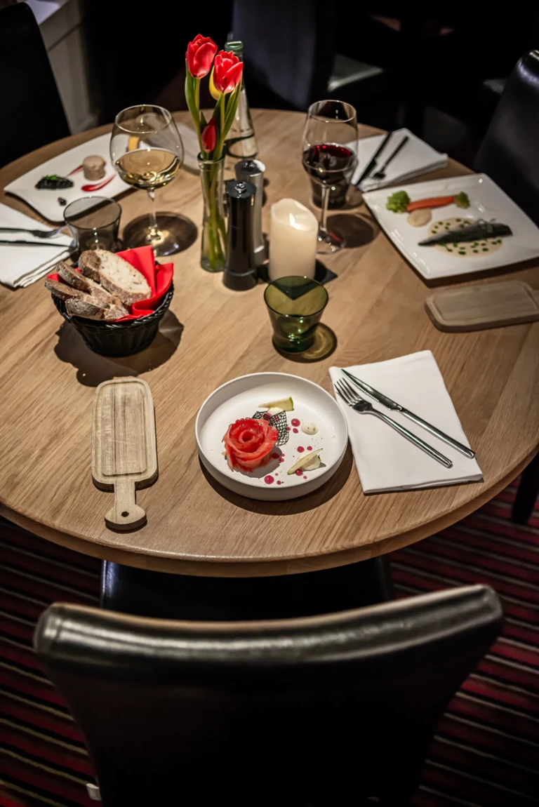 bistrot-bar-avenue-lodge-1