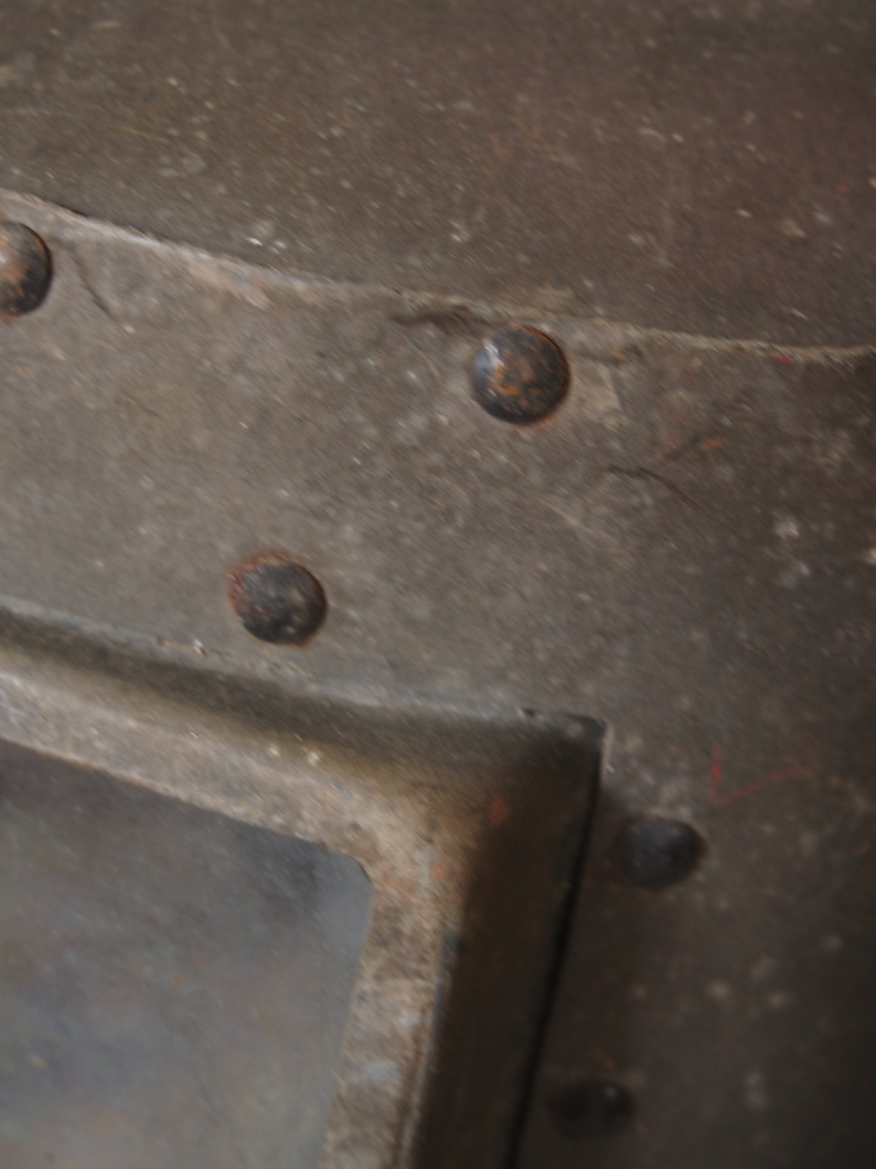 curiosité ancien masque de soudeur sur socle – Image 6