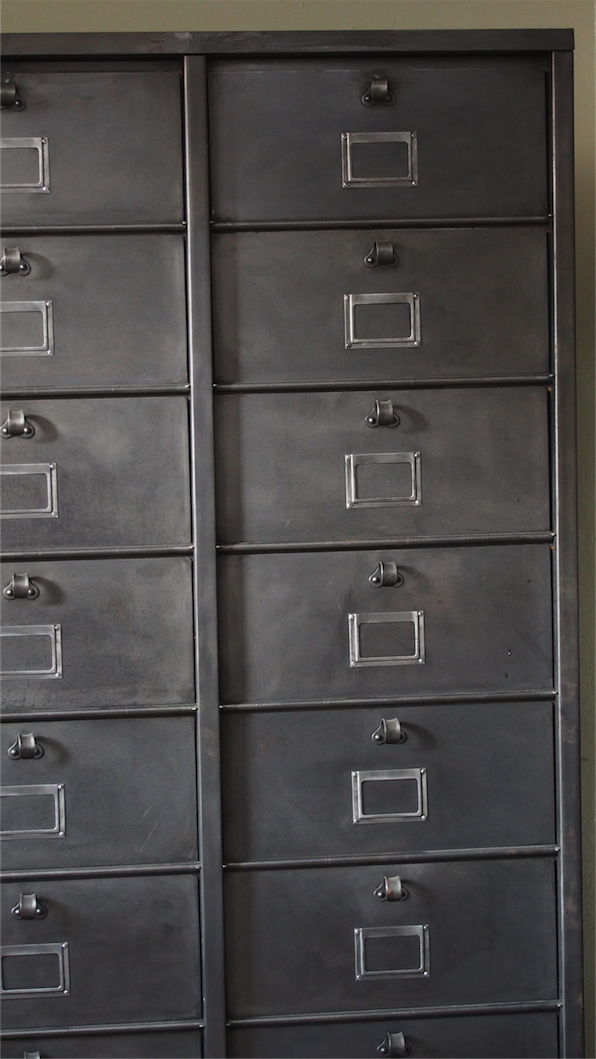 ancien grand meuble 30 casiers industriel a clapet strafor 1950 – Image 5