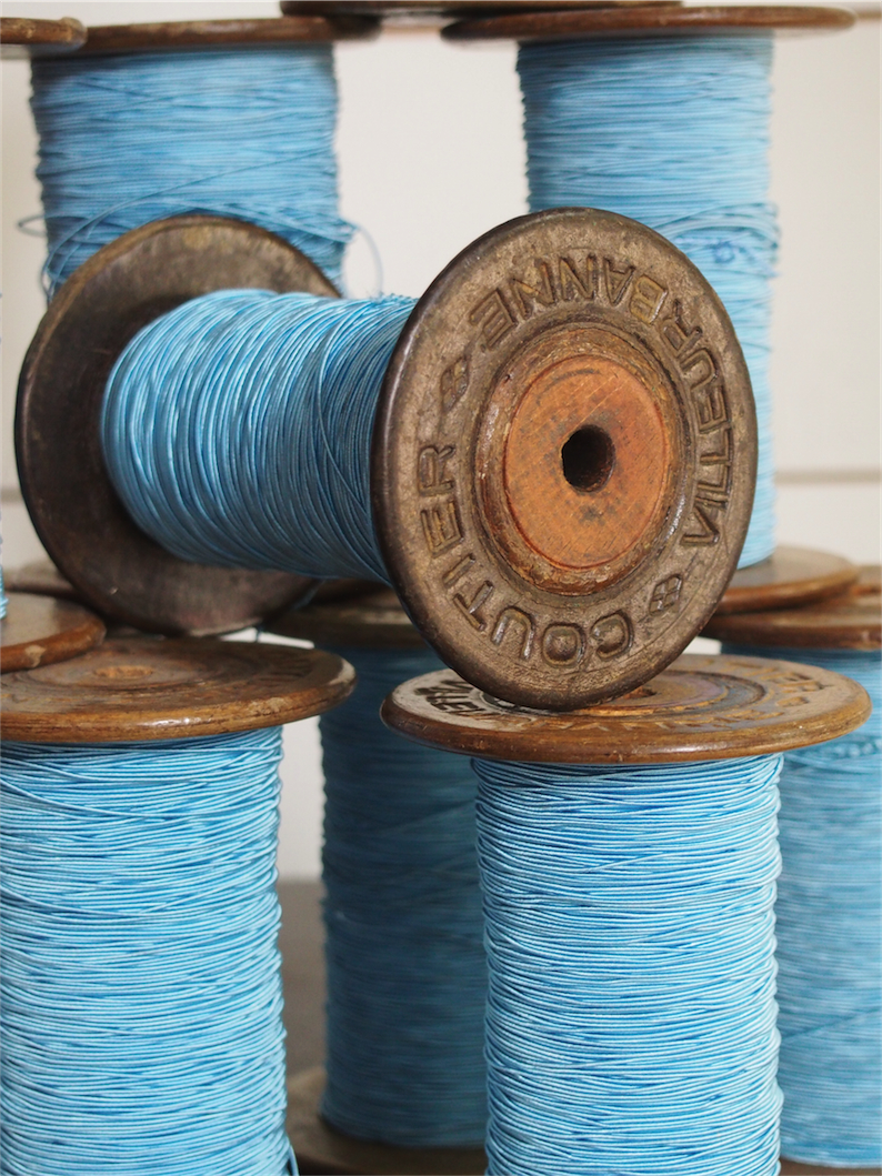 1 ancienne bobine bois COUTIER couleur bleu clair – Image 9