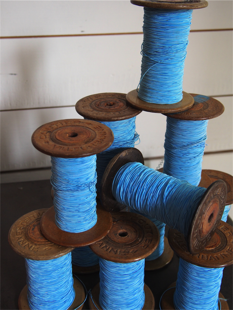 1 ancienne bobine bois COUTIER couleur bleu clair – Image 5