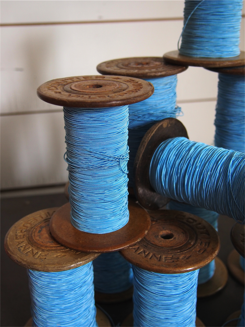 1 ancienne bobine bois COUTIER couleur bleu clair – Image 6