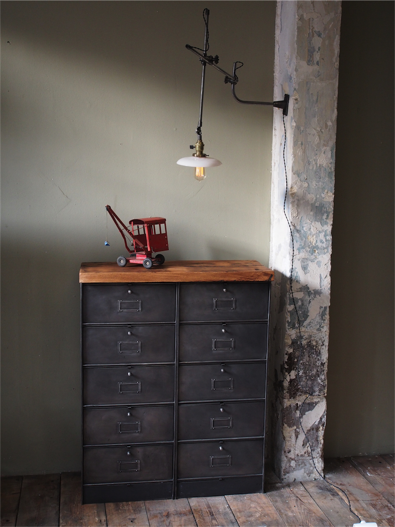 Rare Lampe applique O.C. White Industrielle opaline blanche la lampe de reference a new york dans les loft – Image 17