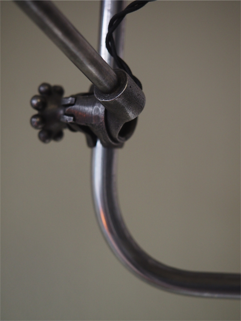 Rare Lampe applique O.C. White Industrielle opaline blanche la lampe de reference a new york dans les loft – Image 8