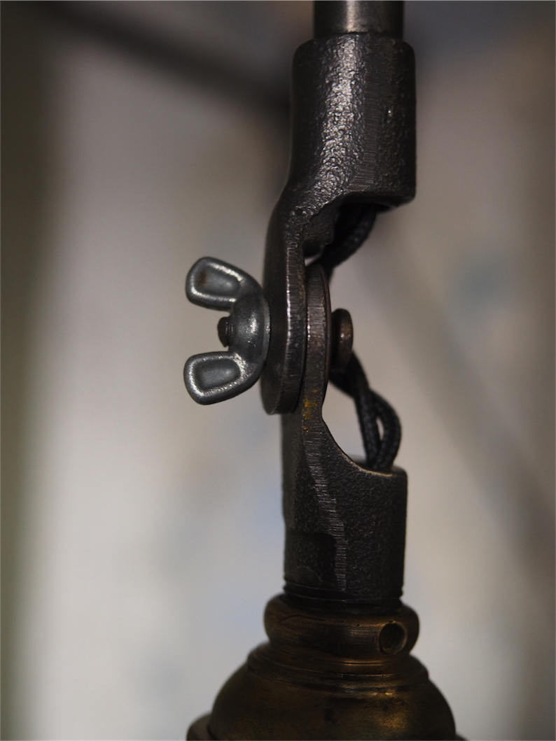 Rare Lampe applique O.C. White Industrielle opaline blanche la lampe de reference a new york dans les loft – Image 10