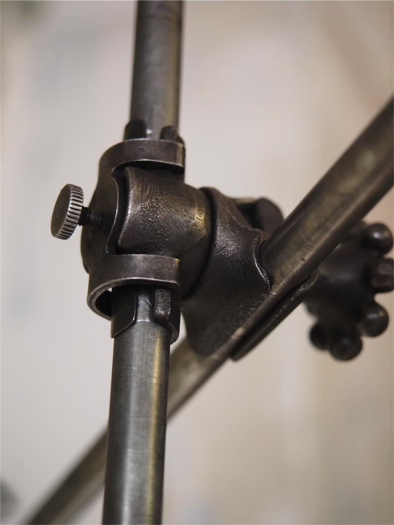 Rare Lampe applique O.C. White Industrielle opaline blanche la lampe de reference a new york dans les loft – Image 11