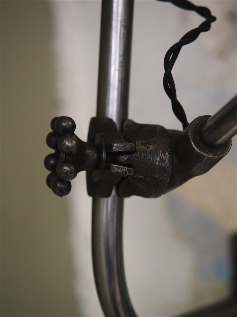 Rare Lampe applique O.C. White Industrielle opaline blanche la lampe de reference a new york dans les loft – Image 12