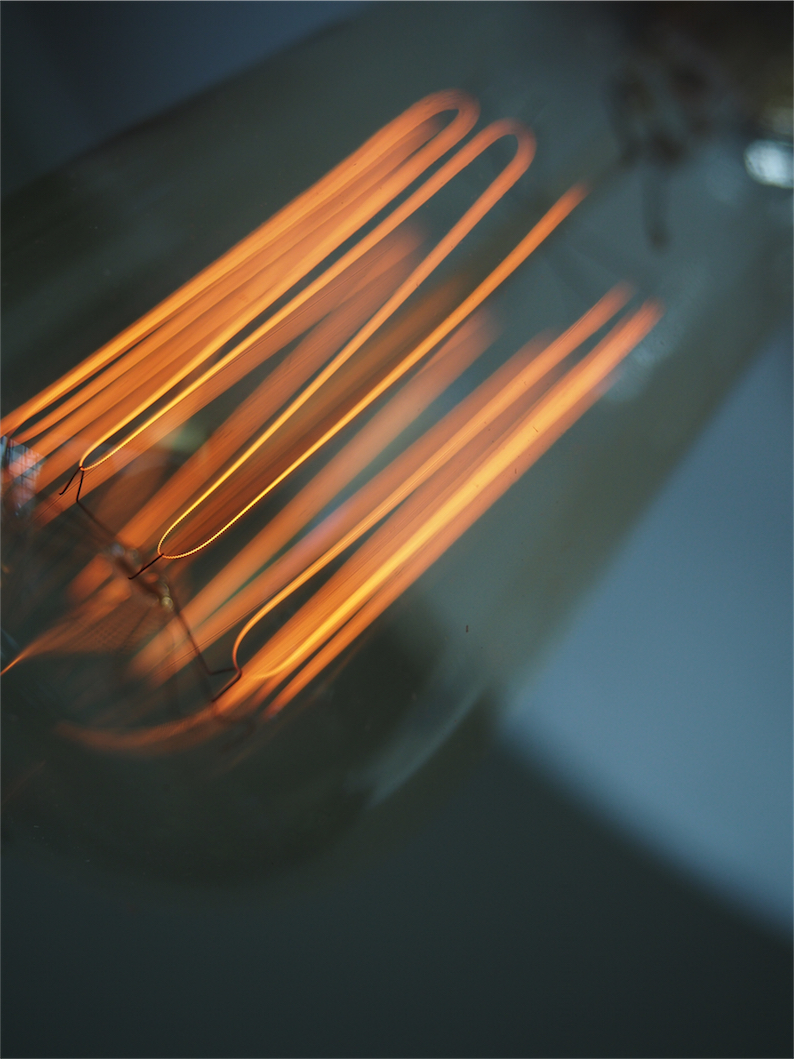 Rare Lampe applique O.C. White Industrielle opaline blanche la lampe de reference a new york dans les loft – Image 20