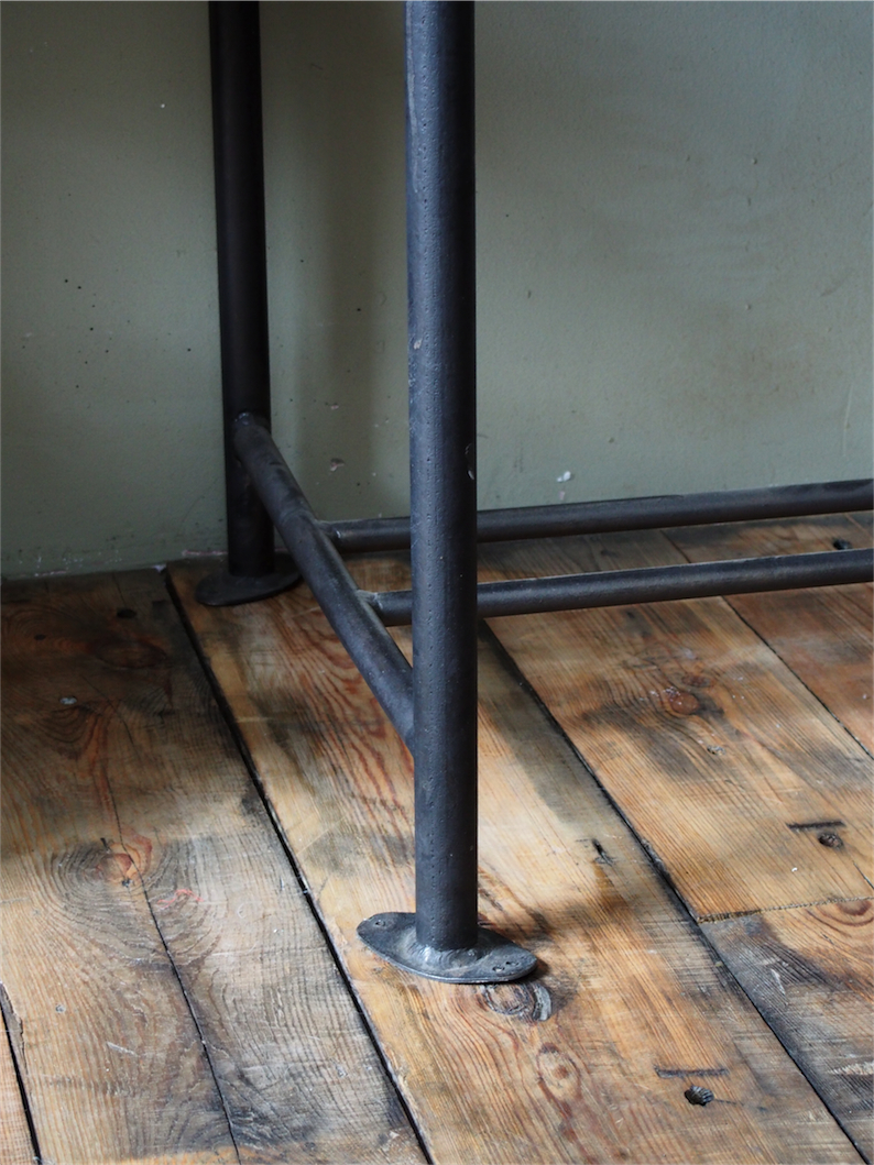 Bureau table industrielle plateau caracteres imprimerie – Image 8