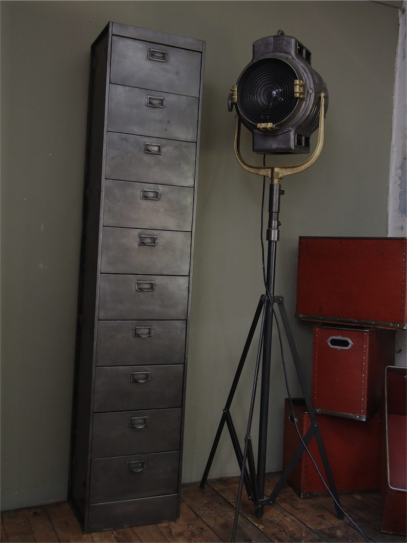 ancien grand meuble 10 casiers industriel a clapet – Image 3