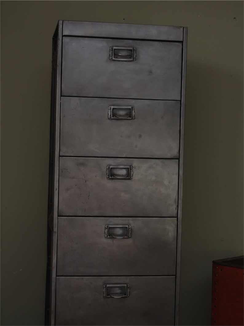 ancien grand meuble 10 casiers industriel a clapet – Image 6