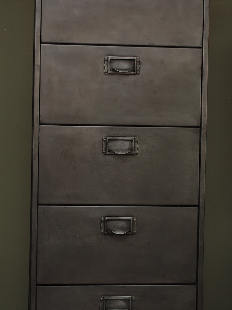 ancien grand meuble 10 casiers industriel a clapet – Image 9