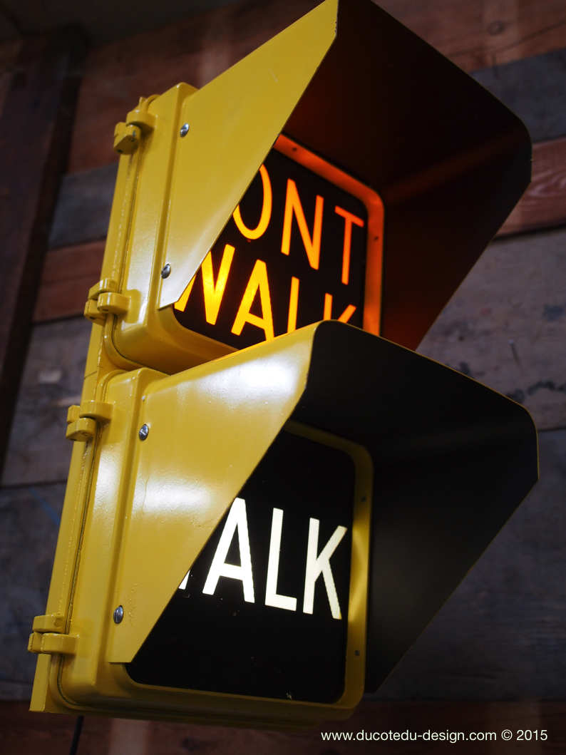 New York feu dont walk americain vintage USA jaune d'origine avec fixations murale – Image 13