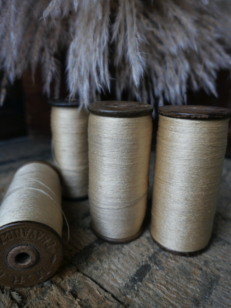 Lot de 4 bobines des anciennes filatures Lyonnaises / coquille d'oeuf – Image 3