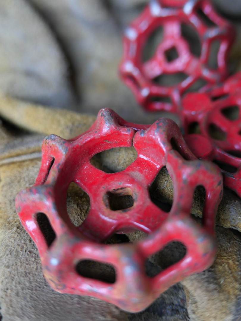 Lot d'anciennes vannes d'usine rouge lot 8 – Image 9