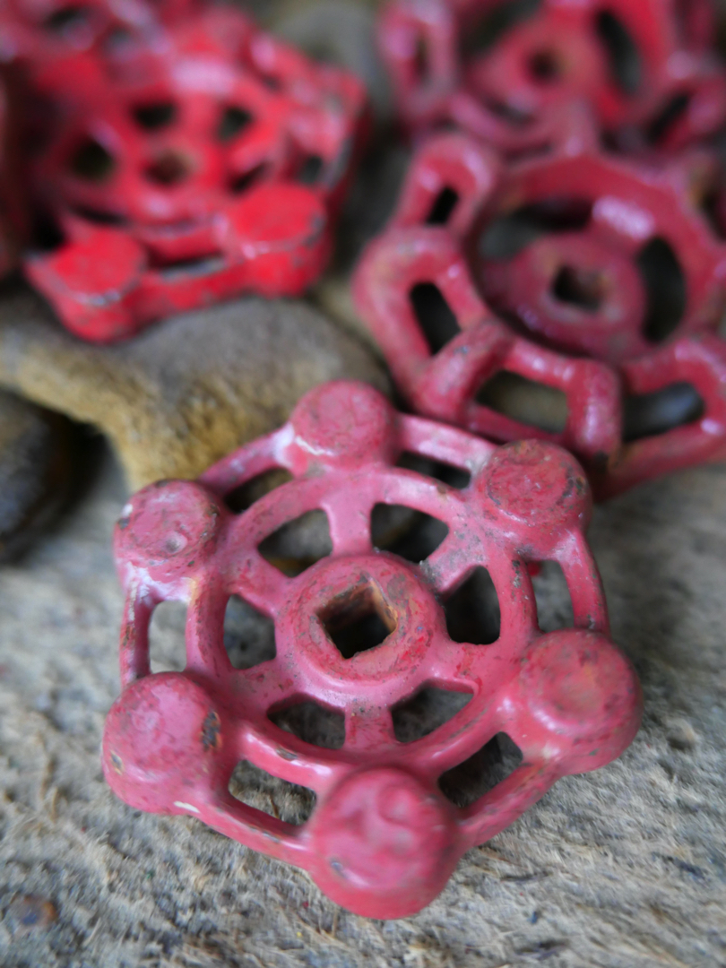 Lot d'anciennes vannes d'usine rouge lot 8 – Image 5