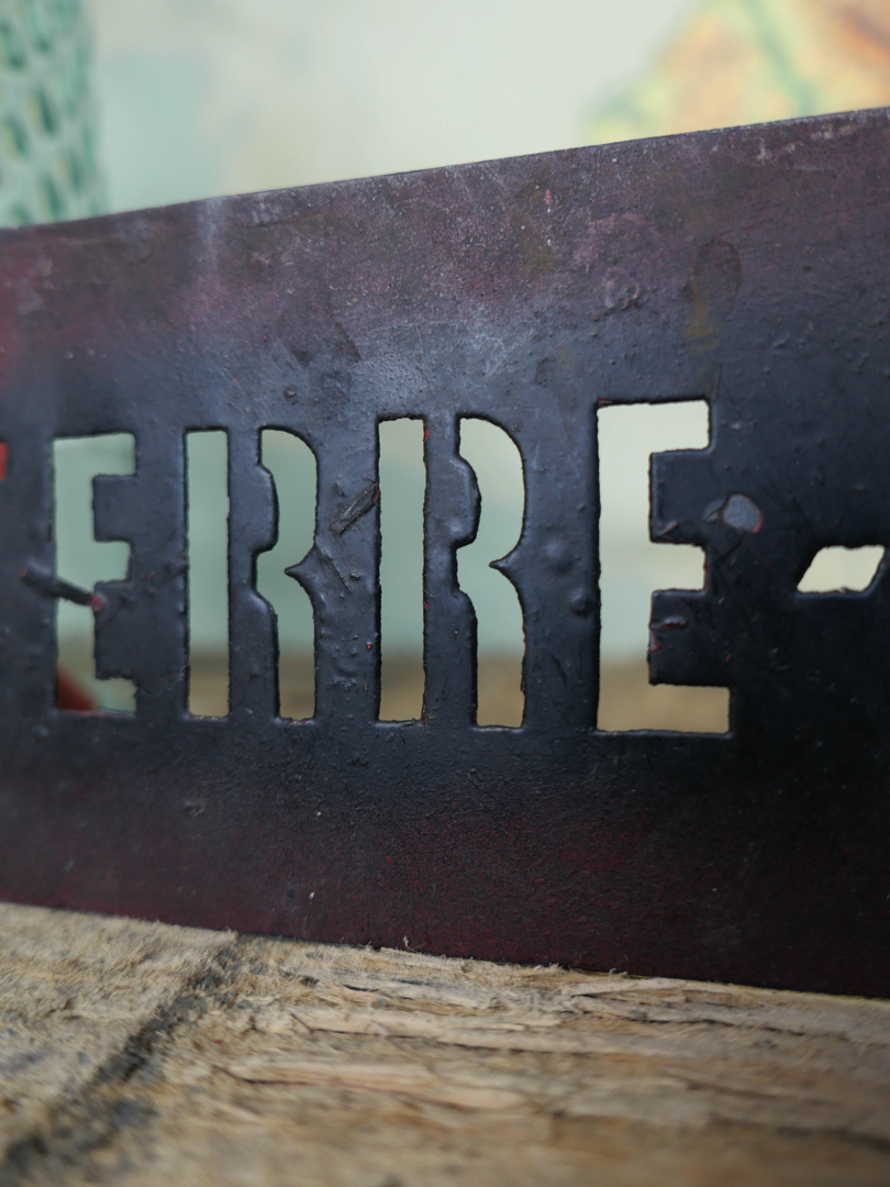 ancien pochoir marquage transport caisse de musee / Terre cuite noir – Image 4