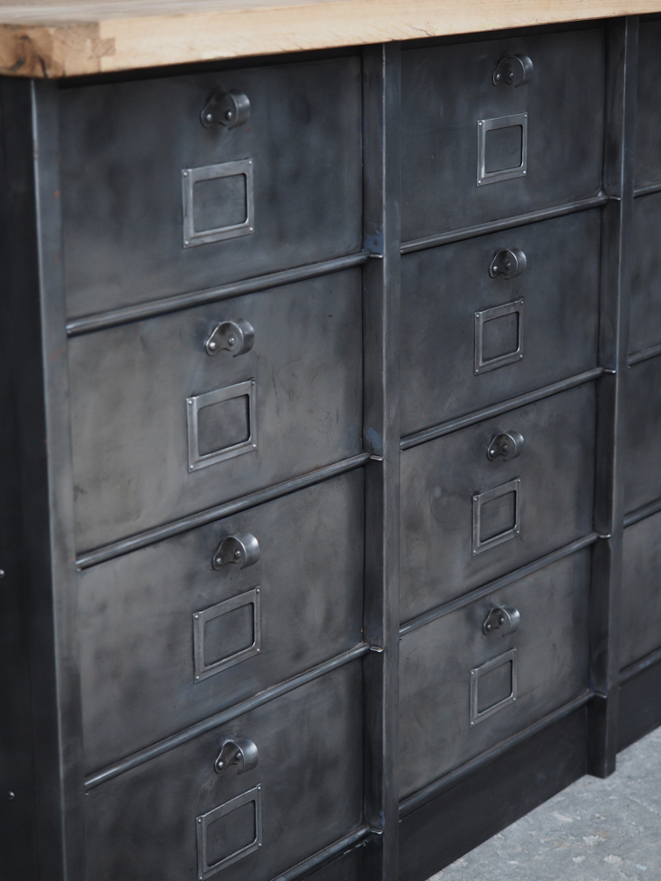 ancien grand meuble 12 casiers industriel strafor plateauchene massif – Image 5