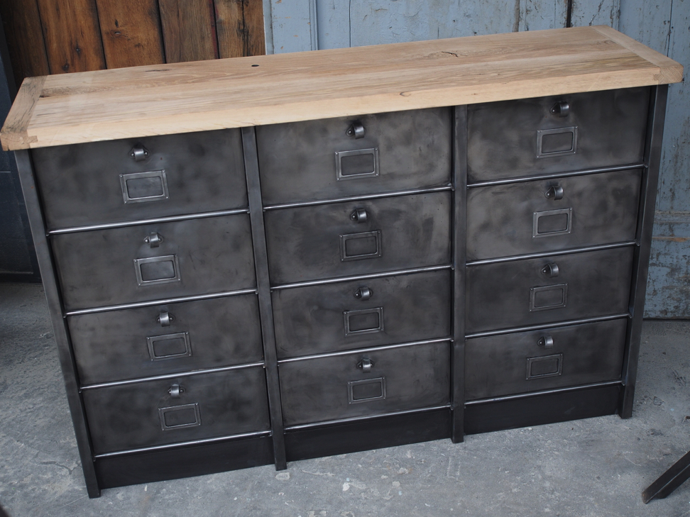 ancien grand meuble 12 casiers industriel strafor plateauchene massif – Image 8