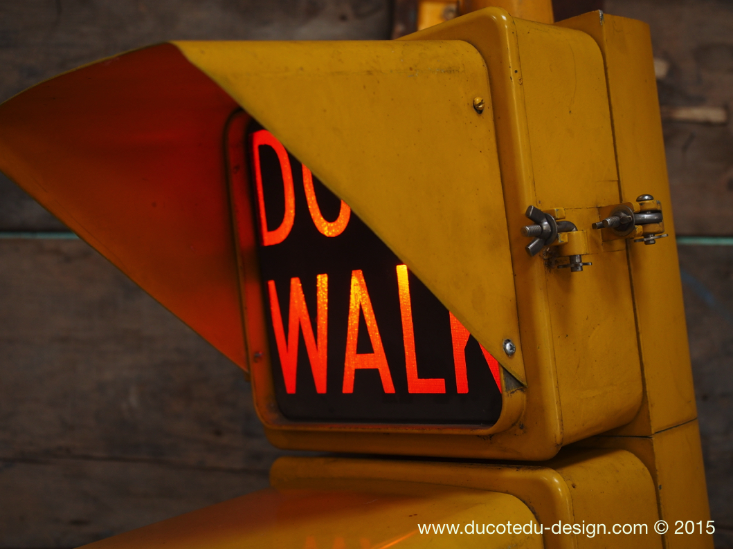 New York feu dont walk americain vintage USA jaune d'origine avec fixations murale – Image 5