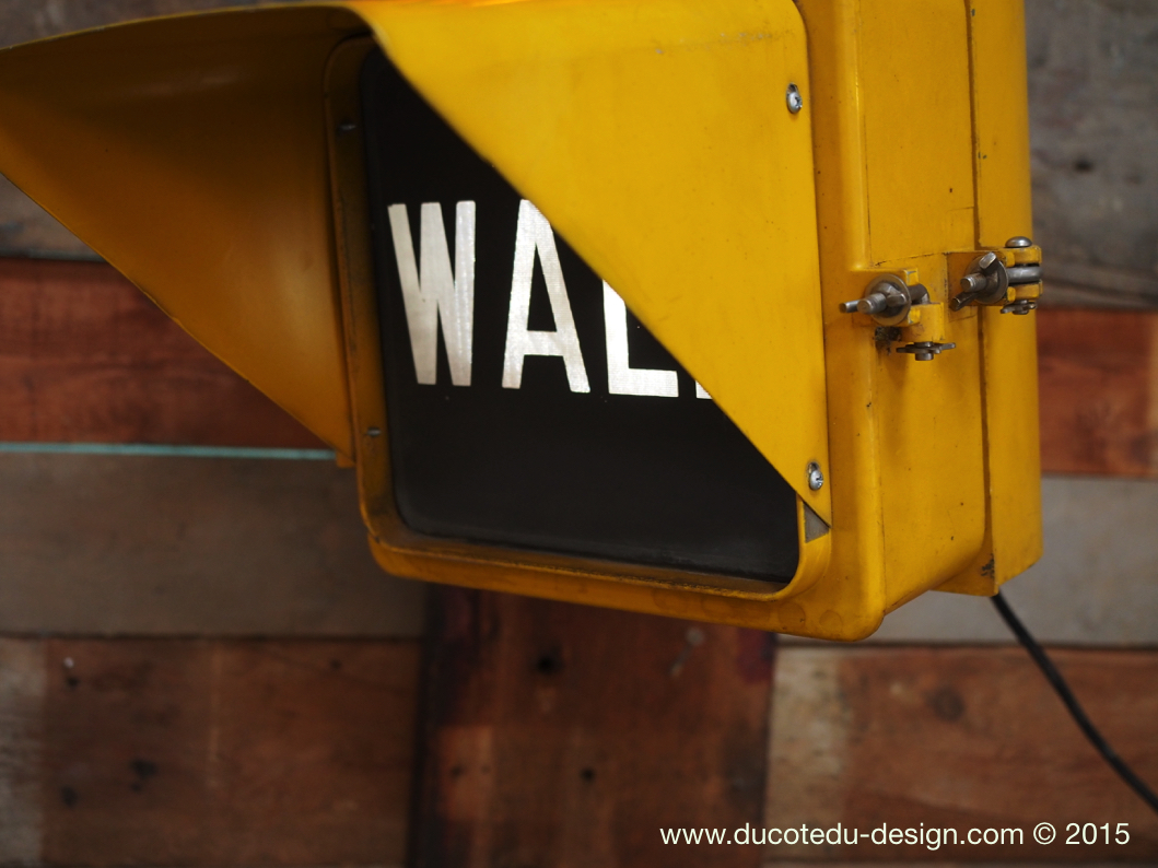 New York feu dont walk americain vintage USA jaune d'origine avec fixations murale – Image 6