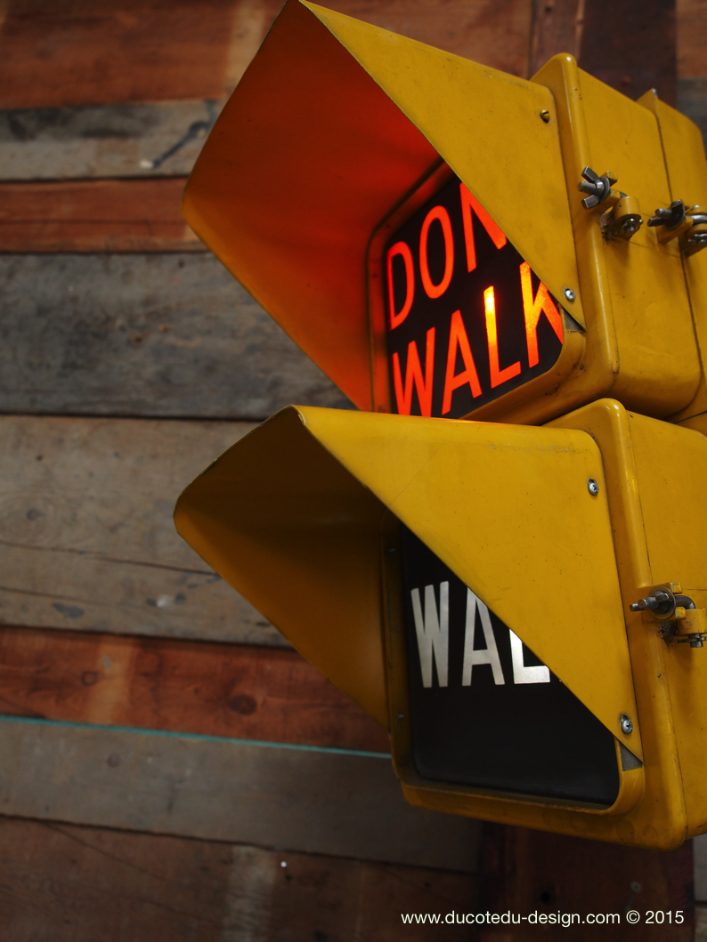 New York feu dont walk americain vintage USA jaune d'origine avec fixations murale – Image 8