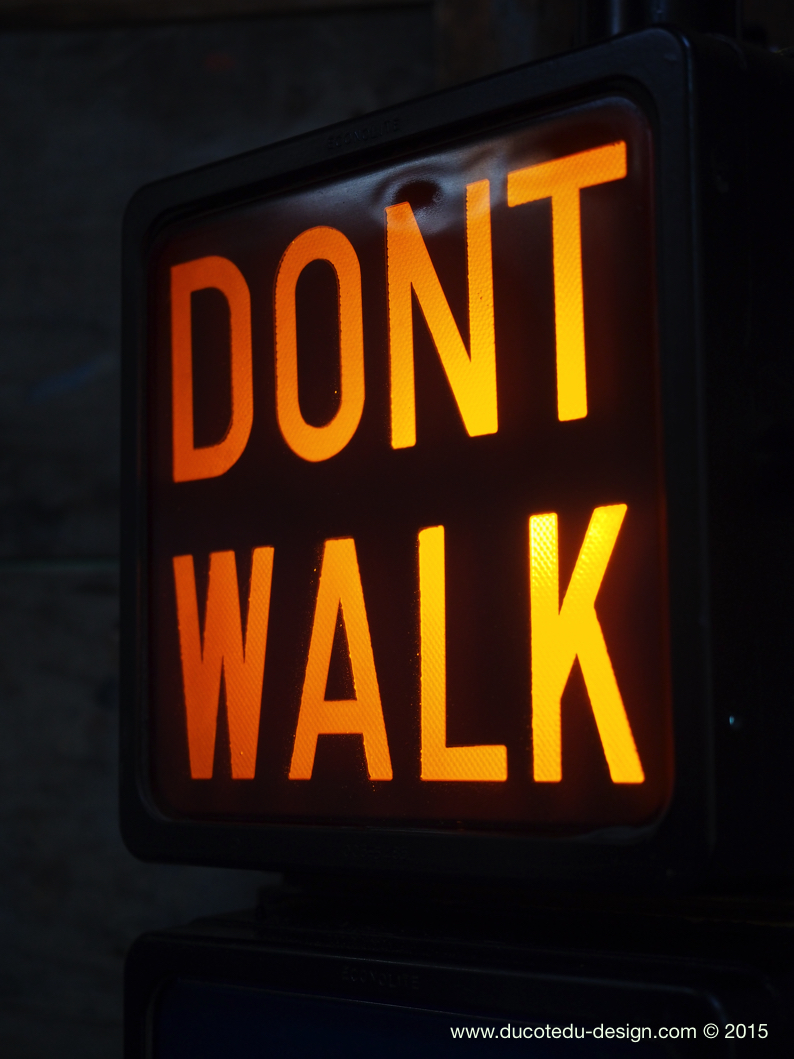 New York feu dont walk americain vintage USA jaune d'origine avec fixations murale – Image 5