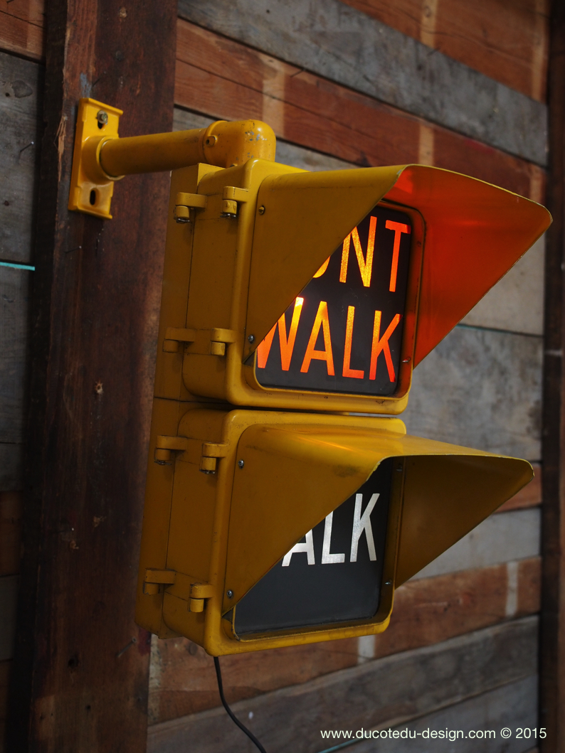 New York feu dont walk americain vintage USA jaune d'origine avec fixations murale – Image 15