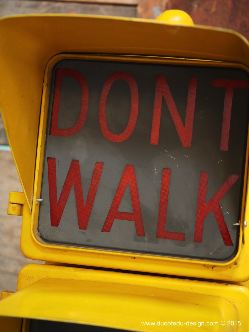 New York feu dont walk americain vintage USA jaune d'origine avec fixations murale – Image 14